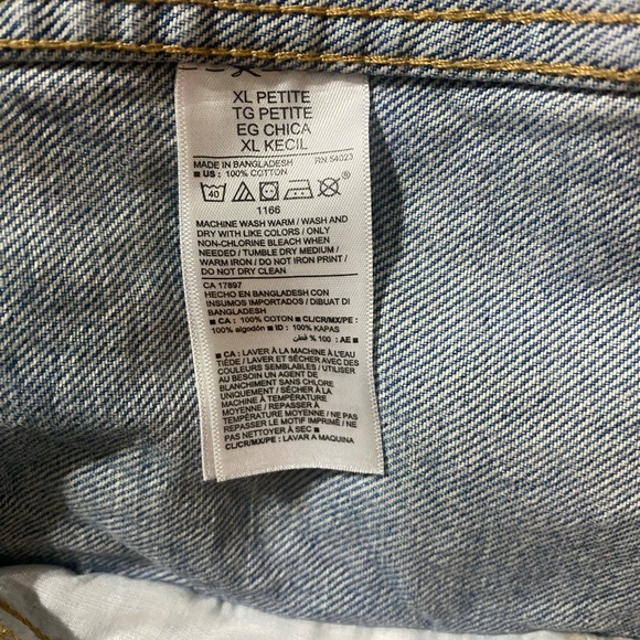 Old Navy Jean Jacket with American Flag on back, XL Petite - Picture 5 of 8